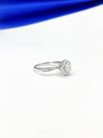 Round Diamond Encircling Main Stone 0.54ct Auxiliary Stone 0.26ct24p Total Weight 3.27G main image 2