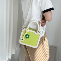 Women's Medium Pu Leather Color Block Cute Classic Style Sewing Thread Zipper Crossbody Bag sku image 1