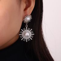1 Pair Casual Retro Round Heart Shape Flower Plating Inlay 304 Stainless Steel Artificial Pearls 18K Gold Plated Drop Earrings main image 4