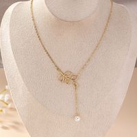 Wholesale Jewelry Vacation Simple Style Leaves Plastic Zinc Alloy Pearl Hollow Out Pendant Necklace main image 5