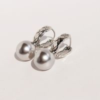 1 Pair Elegant Simple Style Geometric Plating Inlay Brass Pearl 18K Gold Plated Drop Earrings main image 1