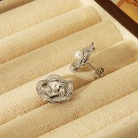 1 Pair Basic Vintage Style Commute Flower Plating Inlay 304 Stainless Steel Artificial Pearls 18K Gold Plated Ear Studs main image 4