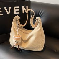 Women's Medium Pu Leather Solid Color Basic Classic Style Dumpling Shape Zipper Crossbody Bag main image 3