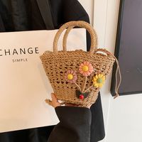Women's Medium Straw Solid Color Flower Vacation Beach Weave Bucket String Straw Bag main image 4