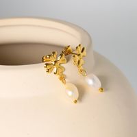 1 Paar Einfacher Stil Klassischer Stil Einfarbig Überzug Inlay Süßwasserperle Titan Stahl Perle 18 Karat Vergoldet Tropfenohrringe main image 1