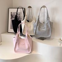 Mujeres Medio Cuero Sintético Color Sólido Estilo Preppy Estilo Clásico Hilo De Coser Hebilla Magnética Bolsas De Hombro main image 6