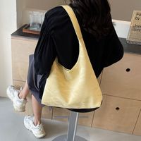 Women's Medium Pu Leather Solid Color Basic Classic Style Pillow Shape Magnetic Buckle Underarm Bag main image 3