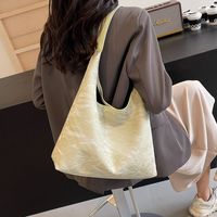 Femmes Moyen Faux Cuir Couleur Unie De Base Style Classique Forme D'Oreiller Boucle Magnétique Sac Sous Les Bras main image 5