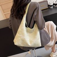 Women's Medium Pu Leather Solid Color Basic Classic Style Pillow Shape Magnetic Buckle Underarm Bag main image 5