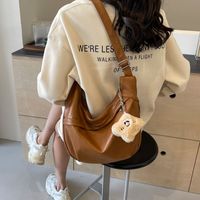 Femmes Moyen Faux Cuir Couleur Unie Style Classique Fil À Coudre Forme De Boulette Fermeture Éclair Sac Bandoulière main image 5