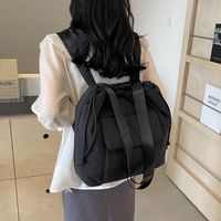 Mujeres Medio Nylon Color Sólido Estilo Clásico Hilo De Coser Cuadrado Hebilla Magnética Mochila De Moda main image 5