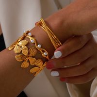 Acero Titanio Chapados en oro de 18k Básico Estilo Moderno Estilo Clásico Enchapado Fisión Embutido Rociar Flor Pétalo Perlas Artificiales Brazalete main image 11