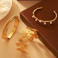 Titanium Steel 18K Gold Plated Basic Modern Style Classic Style Plating Fission Inlay Spray Flower Petal Artificial Pearls Bangle main image 9