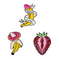Cartoon-Stil Süß Süss Frucht Erdbeere Zinklegierung Überzug Unisex Broschen main image 3