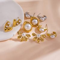 1 Pair IG Style Modern Style Classic Style Irregular Heart Shape Flower Inlay 304 Stainless Steel Shell Pearls 14K Gold Plated Ear Studs main image 4