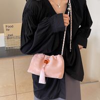 Women's Medium Pu Leather Solid Color Classic Style Streetwear Tassel Magnetic Buckle Crossbody Bag sku image 4