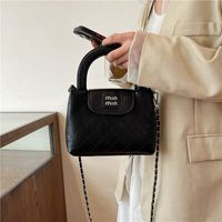 Women's Pu Leather Lingge Classic Style Sewing Thread Flip Cover Handbag sku image 1