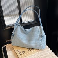 Women's Medium Denim Solid Color Preppy Style Classic Style Zipper Tote Bag main image 5