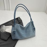 Women's Medium Denim Solid Color Preppy Style Classic Style Zipper Tote Bag main image 4