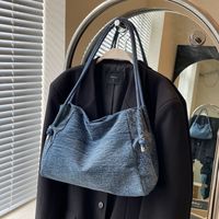 Women's Medium Denim Solid Color Preppy Style Classic Style Zipper Tote Bag main image video