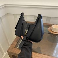 Women's Pu Leather Solid Color Classic Style Hook Loop Underarm Bag main image 3