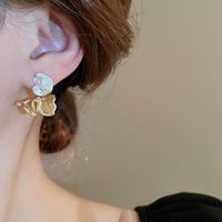 1 Pair Elegant Modern Style Classic Style Flower Inlay Alloy Copper Imitation Pearl Ear Studs main image 5