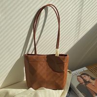 Women's Medium Pu Leather Solid Color Vintage Style Magnetic Buckle Bucket Bag main image 2