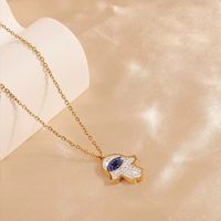 304 Stainless Steel 18K Gold Plated Simple Style Classic Style Diamond Palm Heart Shape Rhinestones Pendant Necklace main image 5
