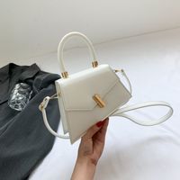 Women's Medium Pu Leather Solid Color Streetwear Lock Clasp Handbag Crossbody Bag sku image 2