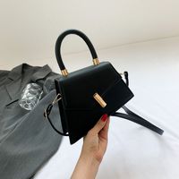 Women's Medium Pu Leather Solid Color Streetwear Lock Clasp Handbag Crossbody Bag sku image 1