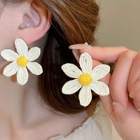 1 Pair Elegant Sweet Flower Alloy Straw Ear Studs main image 4