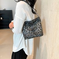 Women's Pu Leather Leopard Punk Sewing Thread Magnetic Buckle Handbag main image 7