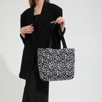 Women's Cloth Leopard Classic Style Sewing Thread Magnetic Buckle Shoulder Bag sku image 1