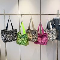 Mujeres Tela Leopardo Estilo Clásico Hilo De Coser Hebilla Magnética Bolsas De Hombro main image 1