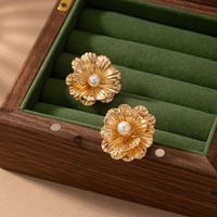 1 Pair Elegant Lady Classic Style Flower Inlay Alloy Imitation Pearl Ear Studs main image 4