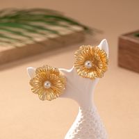 1 Pair Elegant Lady Classic Style Flower Inlay Alloy Imitation Pearl Ear Studs main image 1