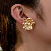 1 Pair Elegant Lady Classic Style Flower Inlay Alloy Imitation Pearl Ear Studs main image 3