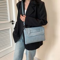 Women's Medium Pu Leather Solid Color Basic Classic Style Rivet Zipper Crossbody Bag main image 2