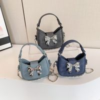 Women's Pu Leather Solid Color Bow Knot Classic Style Sewing Thread Magnetic Buckle Handbag main image 8
