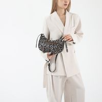 Women's Pu Leather Leopard Classic Style Sewing Thread Dumpling Shape Zipper Crossbody Bag main image 2