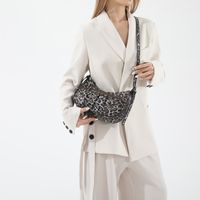 Women's Pu Leather Leopard Classic Style Sewing Thread Dumpling Shape Zipper Crossbody Bag main image 4