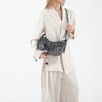 Women's Pu Leather Leopard Classic Style Sewing Thread Dumpling Shape Zipper Crossbody Bag sku image 3