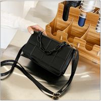 Women's Medium Pu Leather Lattice Solid Color Streetwear Magnetic Buckle Crossbody Bag main image 5