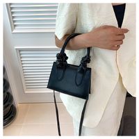 Women's Medium Pu Leather Solid Color Vintage Style Classic Style Zipper Crossbody Bag main image 3