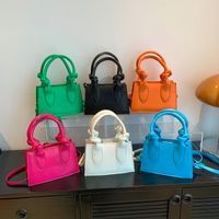Women's Medium Pu Leather Solid Color Vintage Style Classic Style Zipper Crossbody Bag main image 6