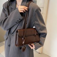 Women's Medium Pu Leather Solid Color Vintage Style Streetwear Zipper Shoulder Bag main image 4