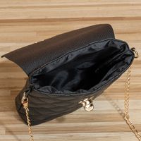 Women's Small Pu Leather Solid Color Lingge Basic Vintage Style Lock Clasp Crossbody Bag main image 3
