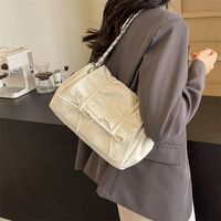 Women's Pu Leather Clouds Classic Style Sewing Thread Flip Cover Shoulder Bag Chain Bag main image 5