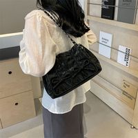 Women's Pu Leather Clouds Classic Style Sewing Thread Flip Cover Shoulder Bag Chain Bag main image 4