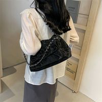 Women's Pu Leather Clouds Classic Style Sewing Thread Flip Cover Shoulder Bag Chain Bag sku image 4